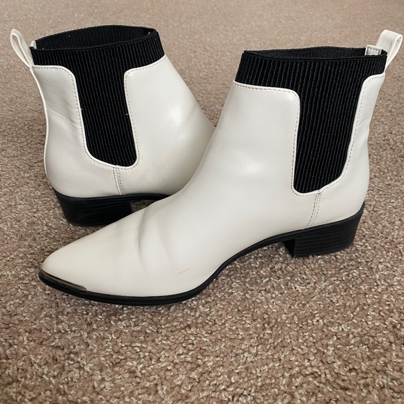 ❤️‍🔥🎸STYLISH ROCKER GIRLIES💋❤️‍🔥 White Ankle Boots w/ Pointed Toe - Picture 1 of 14